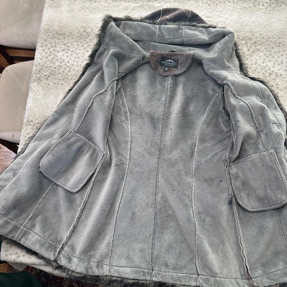 MontanaCo warm jacket. Never worn. Super soft. From OVERLAND Sheepskin Co - Picture 13 of 16